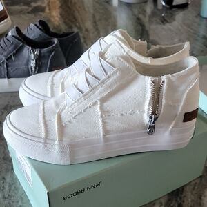 Jenn Ardor White Sneakers with Zipper Detail